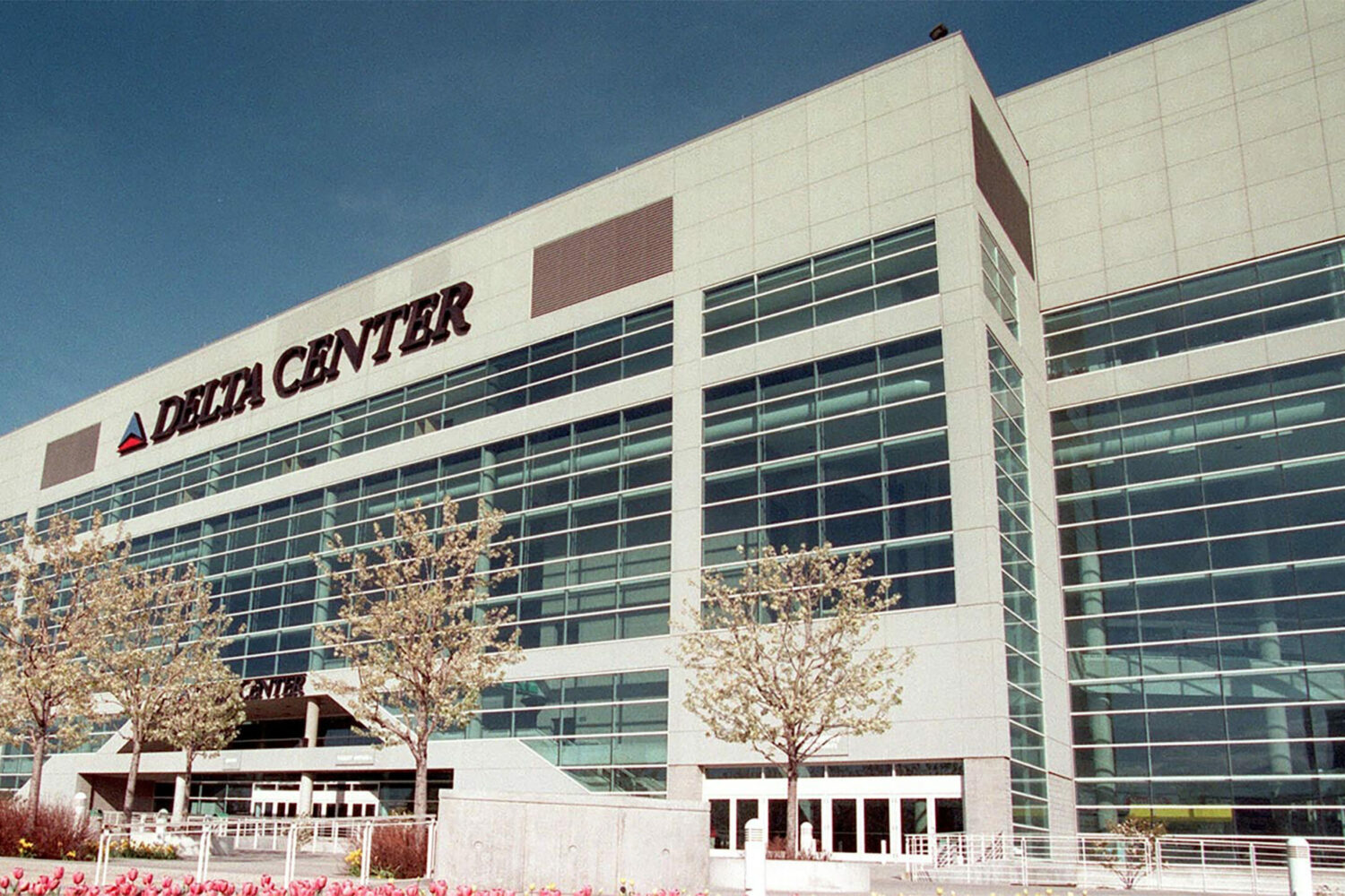 Utah Jazz returns to its roots, welcomes back Delta Center name - The Utah  Statesman